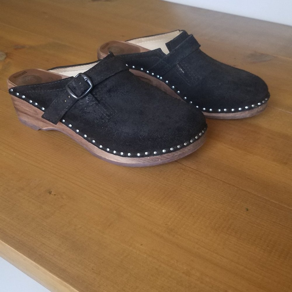Elegant Black Suede Women's Mules